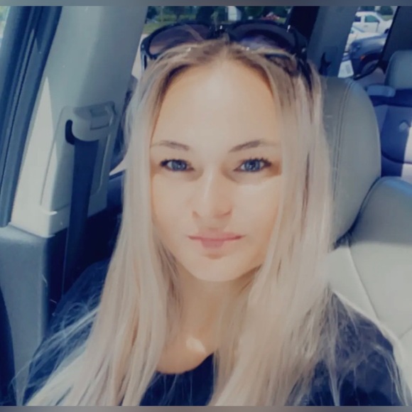 Meet your Posher, Tricia - Picture 2 of 2